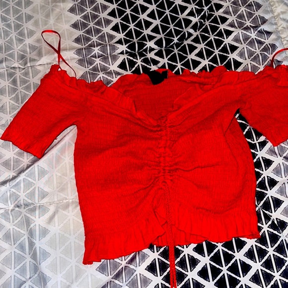 Red top - Picture 1 of 1